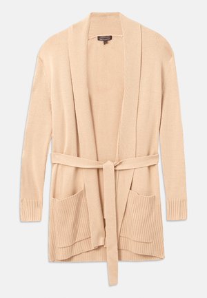 Beige neulejakku, jossa on pitkät hihat, ribbaatut hihansuut ja taskut, avonainen etumus sekä yhteensopiva vyö solmittuna vyötärölle.