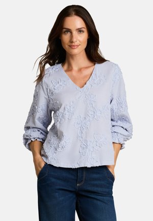 TOM TAILOR, BLUSE MIT BLUMEN-STICKEREI - Blouse - blue white flower tape