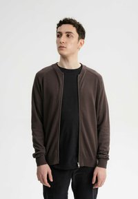 Unausgewählt, dunkelbraun