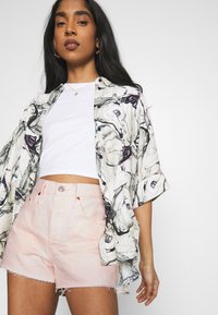 Levi's® 501® ORIGINAL SHORT - Jeansshort - peach