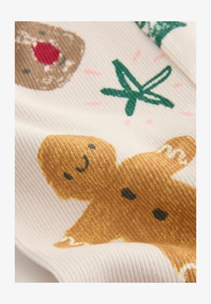 Bavlnená látka s dizajnom perníkového mužíka s usmievavou tvárou, svetlohnedou farbou a ryhovanou štruktúrou, doplnená zeleným lístím a malými ružovými detailmi.