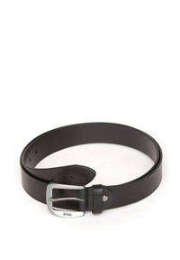 Zwart leren riem met een zilveren metalen gesp. Beschikt over een gladde textuur en een spitse punt. Inclusief merkdetails nabij de gesp.