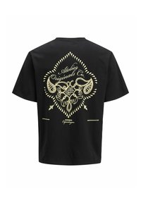 Sort bomulds T-shirt med et stort gult paisley mønster og tekst på ryggen, rund halsudskæring og korte ærmer.