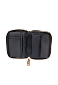 Portafoglio in pelle nera con design a zip, multiple fessure per carte e una texture liscia. Presenta una cerniera dorata per la chiusura.