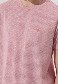 AC&CO / ALTINYILDIZ CLASSICS Print T-shirt - red