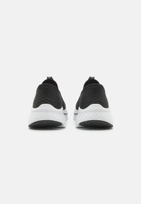 Skechers MAX CUSHIONING ELITE 2.0 - Tenisice - black/white