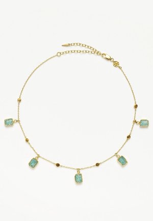 Collier en or avec cinq pierres rectangulaires bleu-vert, agrémenté de petites perles rondes décoratives espacées le long de la chaîne.