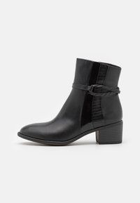 MARCO TOZZI stivaletti da donna con tacco, design a punta e zip color nero (black) 38 EU MARCO TOZZI stivaletti da donna con tacco, design a punta e zip color nero (black) 38 EU