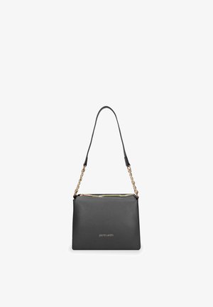 Borsa a mano rettangolare in pelle nera con dettagli in catena dorata e cerniera, tracolla, logo "pierre cardin" sul davanti.