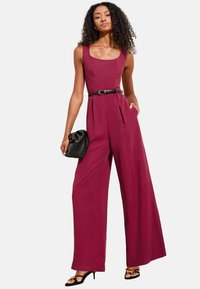 Niewybrane, burgundy red