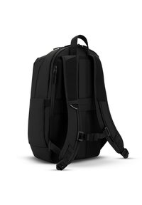 Mochila negra con correas ajustables acolchadas, un asa en la parte superior, panel trasero texturizado y múltiples compartimentos con cremallera para almacenamiento.