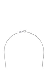 Silverfärgad ormkedjesmycke med lobsterlås, uppvisad mot vit bakgrund.