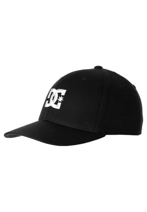 Schwarze Baseballkappe mit gebogenem Schirm, auf der Vorderseite mit einem weißen gestickten Logo. Hergestellt aus strapazierfähigem Stoff mit strukturiertem Finish.