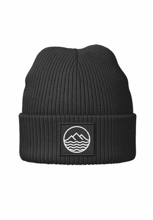 Schwarze Strickmütze mit umgeschlagenem Bündchen. Verfügt über ein rundes Aufnäher-Logo, das Berge über stilisierten Wellen in Weiß auf schwarzem Hintergrund zeigt.