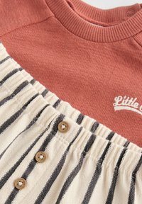 Next SET REGULAR FIT czerwony
