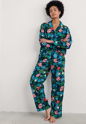 Floraal patroon pyjama set in tinten van teal, roze en groen. Lange mouwen en broek met een relaxte pasvorm, gemaakt van lichtgewicht stof.