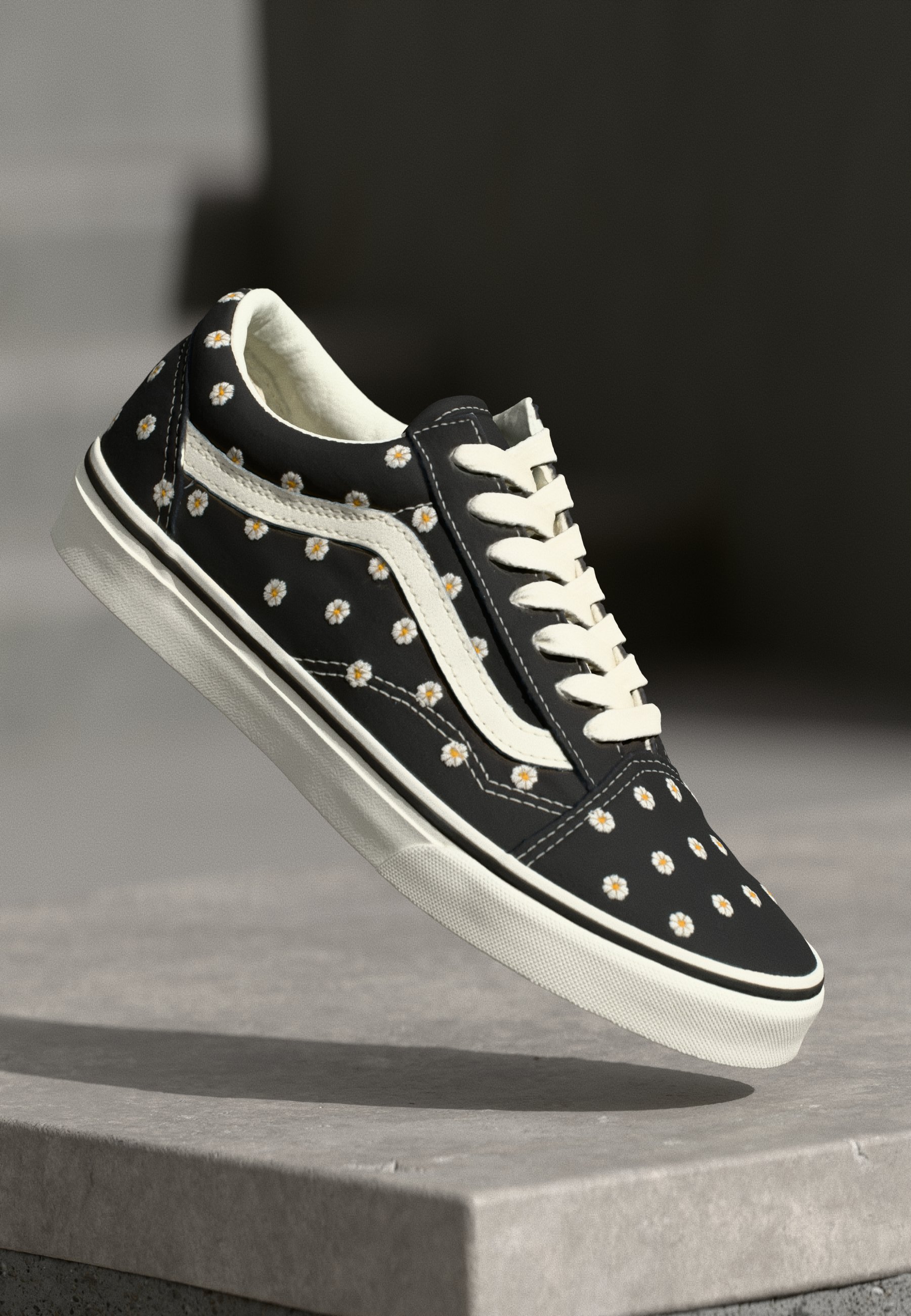 Vans OLD SKOOL FLORAL EMBRODERY UNISEX Trainers black