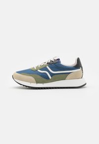 Sneakers with a blue upper, green suede accents, beige toe cap, white stripes, and a black heel. Textured materials with a rubber sole.
