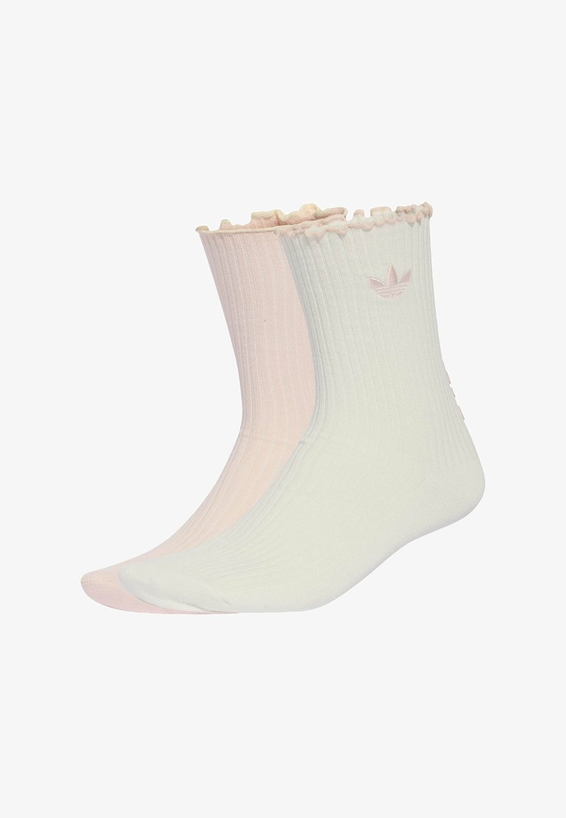 Paire de chaussettes côtelées rose pâle et blanc cassé, avec des bordures volantées et un petit logo brodé près du haut.