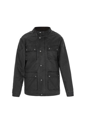 Fekete, derékig érő dzseki, szilárd, texturált szövetből készült. Magas gallérral, két mellzsebbel és patentos záródással rendelkezik.