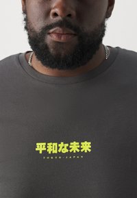 Jack & Jones JORTOKYO TEE CREW NECK - T-shirt print - raven