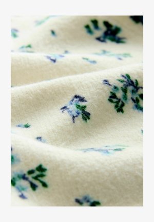 Cremfarbener Stoff mit einer weichen, strukturierten Oberfläche, die ein zartes Blumenmuster in Blau- und Grüntönen aufweist, das überall verteilt ist.