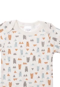 Baumwoll-Overall mit cremefarbenem Hintergrund, versehen mit einem Muster aus grauen, hellblauen und orangefarbenen Bären sowie dreieckigen Formen in gedämpften Farben.