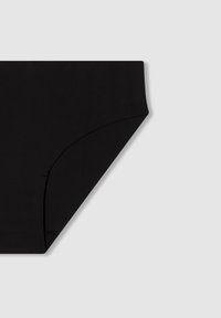 Slip in cotone nero con una texture liscia, taglio a vita media e un design semplice e senza cuciture. Nessun motivo o dettaglio visibile.