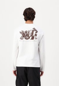 Selected Homme - ASH O-NECK TEE - Ilgarankovis viršutinės dalies drabužis - bright white Miniatiūros vaizdas 1