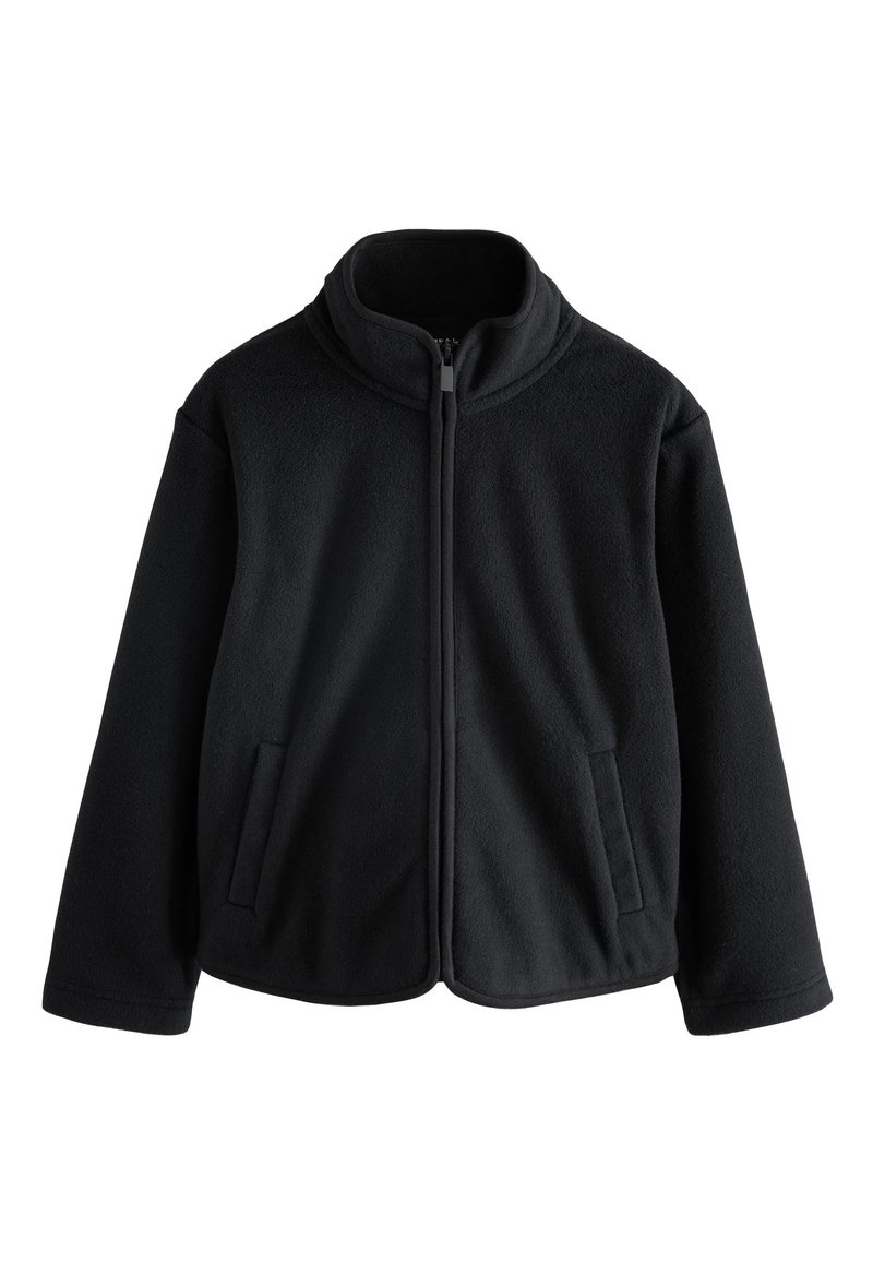 Giacca in pile nera con colletto alto, cerniera frontale e due tasche laterali. Presenta una texture liscia e un design semplice.