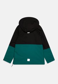 Giacca con cappuccio, con parte superiore nera e fondo teal. Presenta un semplice logo quadrato ed è realizzata in un tessuto testurizzato con una vestibilità rilassata.
