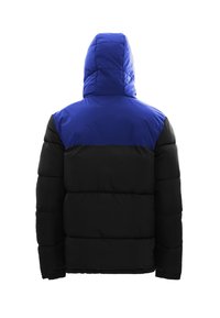 Geacă puffer cu un top albastru și un fund negru. Are glugă, textură matlasată și o formă pătrată cu detalii evidente de cusătură.