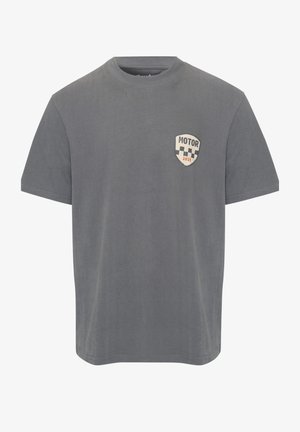 Grey short-sleeve t-shirt with crew neck, featuring a small shield logo on the chest with text "MOTOR" and checkered pattern above "2019".
