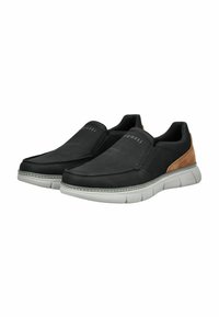 Černé slip-on boty s texturovaným koženým svrškem, hnědým koženým akcentem a gumovou podrážkou. Obsahují kontrastní prošívání a elastické panely.