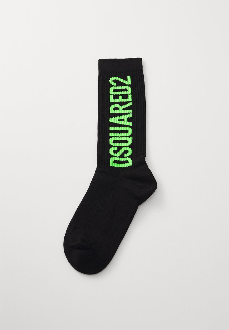 Čierne ponožky s pruhovanou textúrou a zeleným logom "DSQUARED2" pleteným po strane. Klasická dĺžka po členky s zosilnenou špičkou.