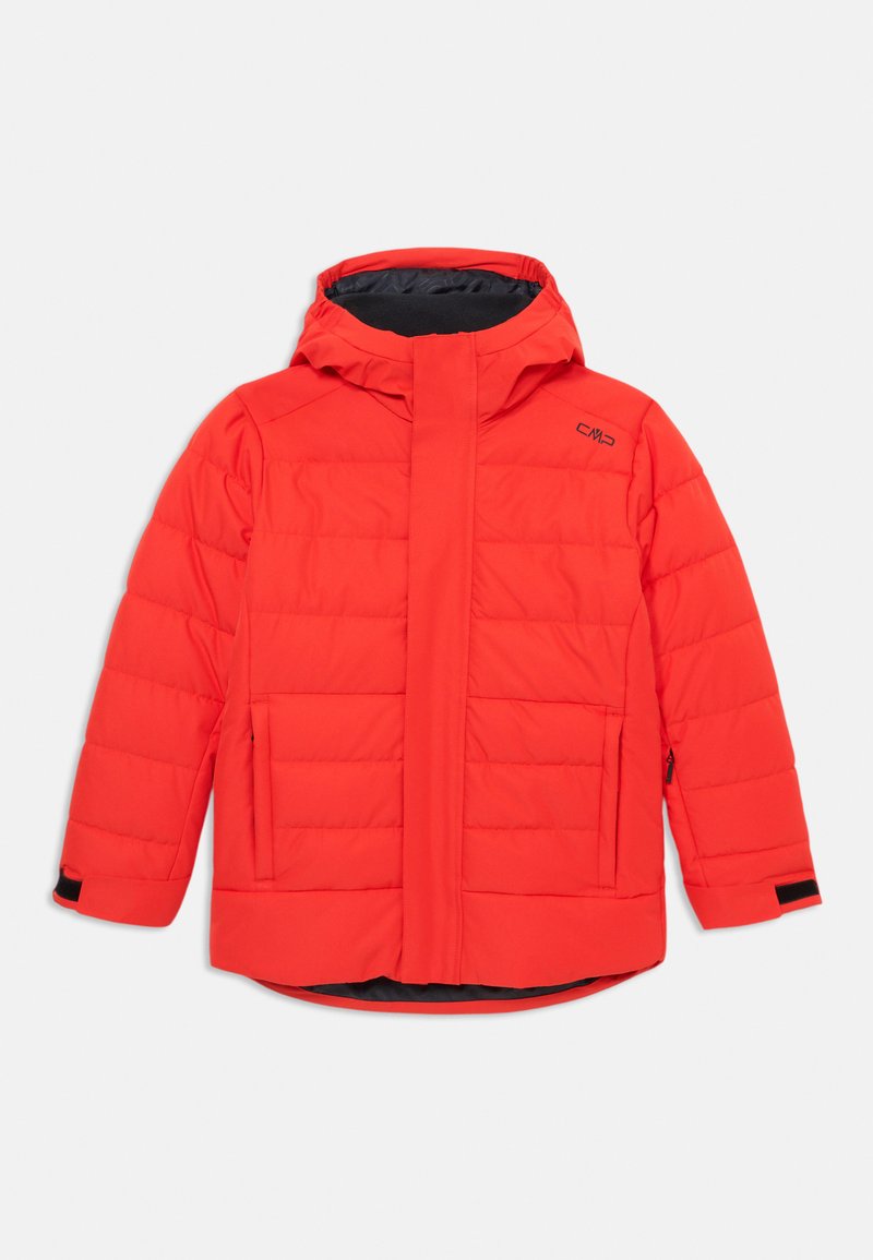 Casaco acolchoado vermelho com capuz, apresentando fecho de correr, dois bolsos laterais e punhos pretos. Textura lisa com design acolchoado.