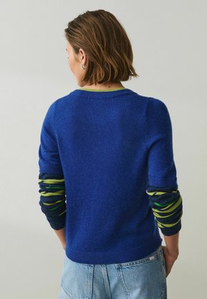 Next, - Sweter