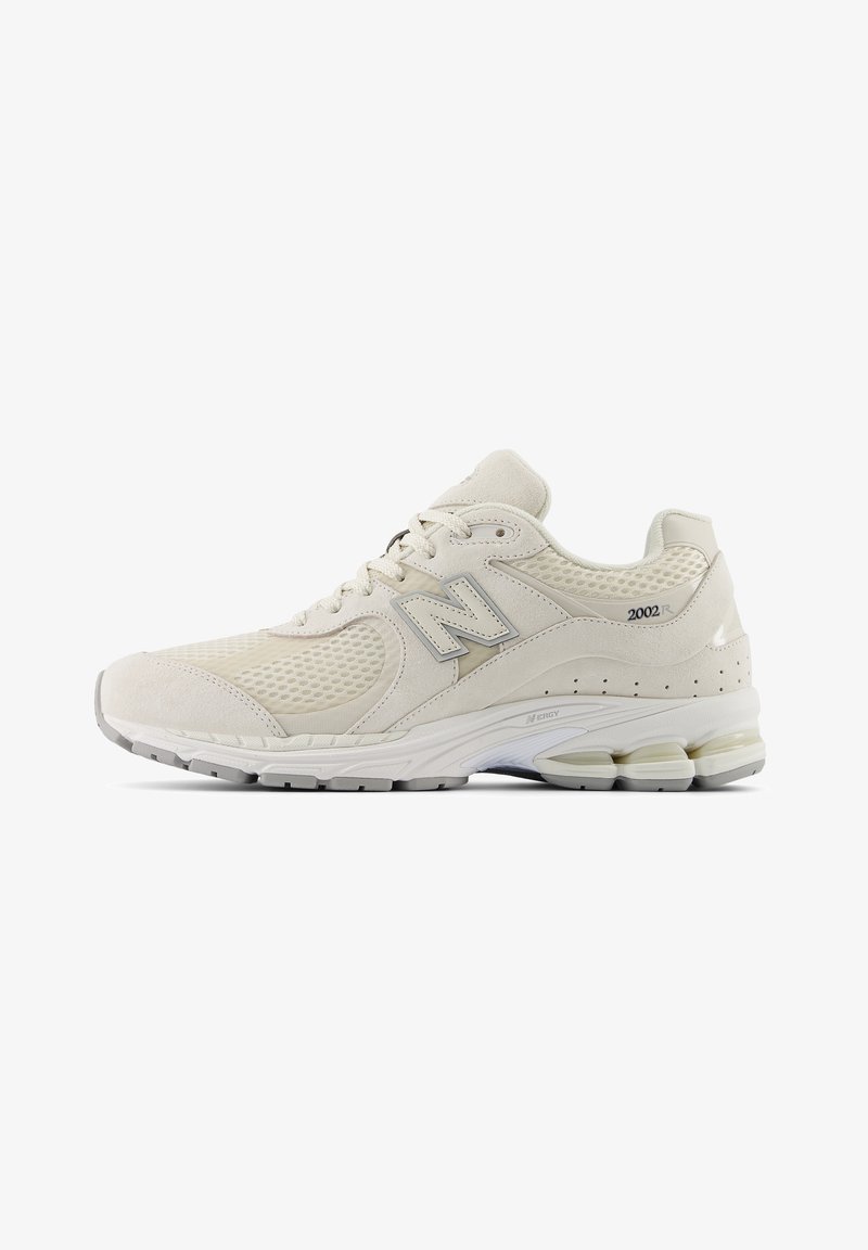 New Balance 2002 - Trainers - beige