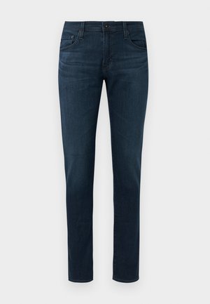 Dunkelblaue Slim-Fit-Jeans mit fünf Taschen, Knopf- und Reißverschluss vorne, vor einem weißen Hintergrund präsentiert.