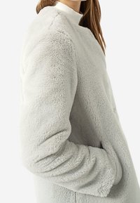 Stradivarius Abrigo corto - grey