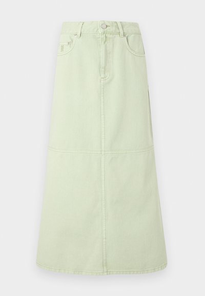 Jupe midi trapèze en denim vert clair avec poches avant, bouton et fermeture éclair.