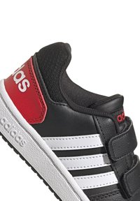 adidas Performance LIFESTYLE HOOPS 2. - Scarpe da allenamento - schwarzrot