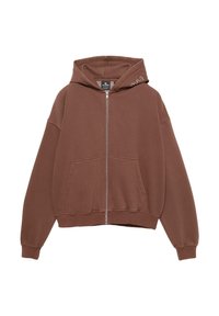 Hnedá mikina s kapucňou na zips, veľkou kapucňou, prednými vreckami a rebrovanými manžetami. Vyrobená z mäkkej látky so jednoduchým dizajnom a obmedzenými švovými detailmi.