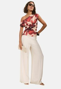 Unausgewählt, red floral