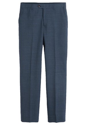 Męskie, granatowe, dopasowane spodnie wizytowe z bocznymi kieszeniami, szlufkami na pasek, zapięciem na guziki z przodu i suwakiem, ułożone płasko na białym tle.