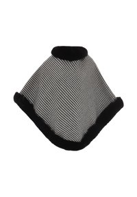 Černobílé pončo s houndstooth vzorem a umělou kožešinou, s širokým výstřihem a texturovaným povrchem. Navrženo v volném a splývavém střihu.