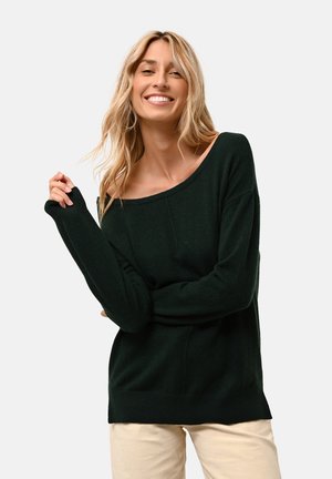 Dunkelgrüner, übergroßer Pullover mit schulterfreiem Ausschnitt und langen Ärmeln, aus weichem Strickmaterial gefertigt. Rippstrickbündchen und -saum.