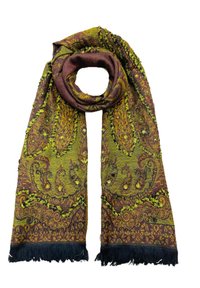Écharpe à motif paisley vert et marron avec des bords frangés ; fabriquée en tissu doux, présentant des motifsintriqués et des variations de texture.