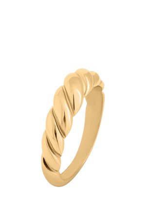 Anillo de banda estilo cuerda trenzada de oro con acabado liso y pulido sobre un fondo neutro.