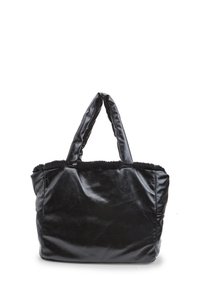 Borsa a tracolla nera realizzata in ecopelle lucida, con una morbida fodera in pelliccia testurizzata nella parte superiore e due manici resistenti.
